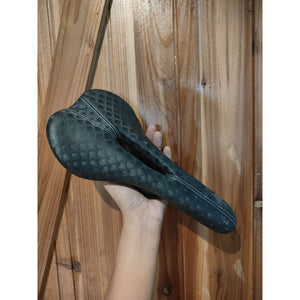 Black                         Saddle