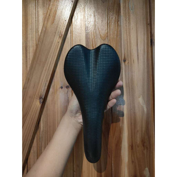 Black                         Saddle