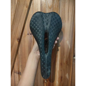 Black                         Saddle
