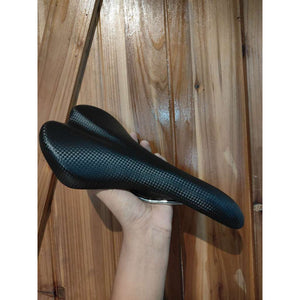 Black                         Saddle